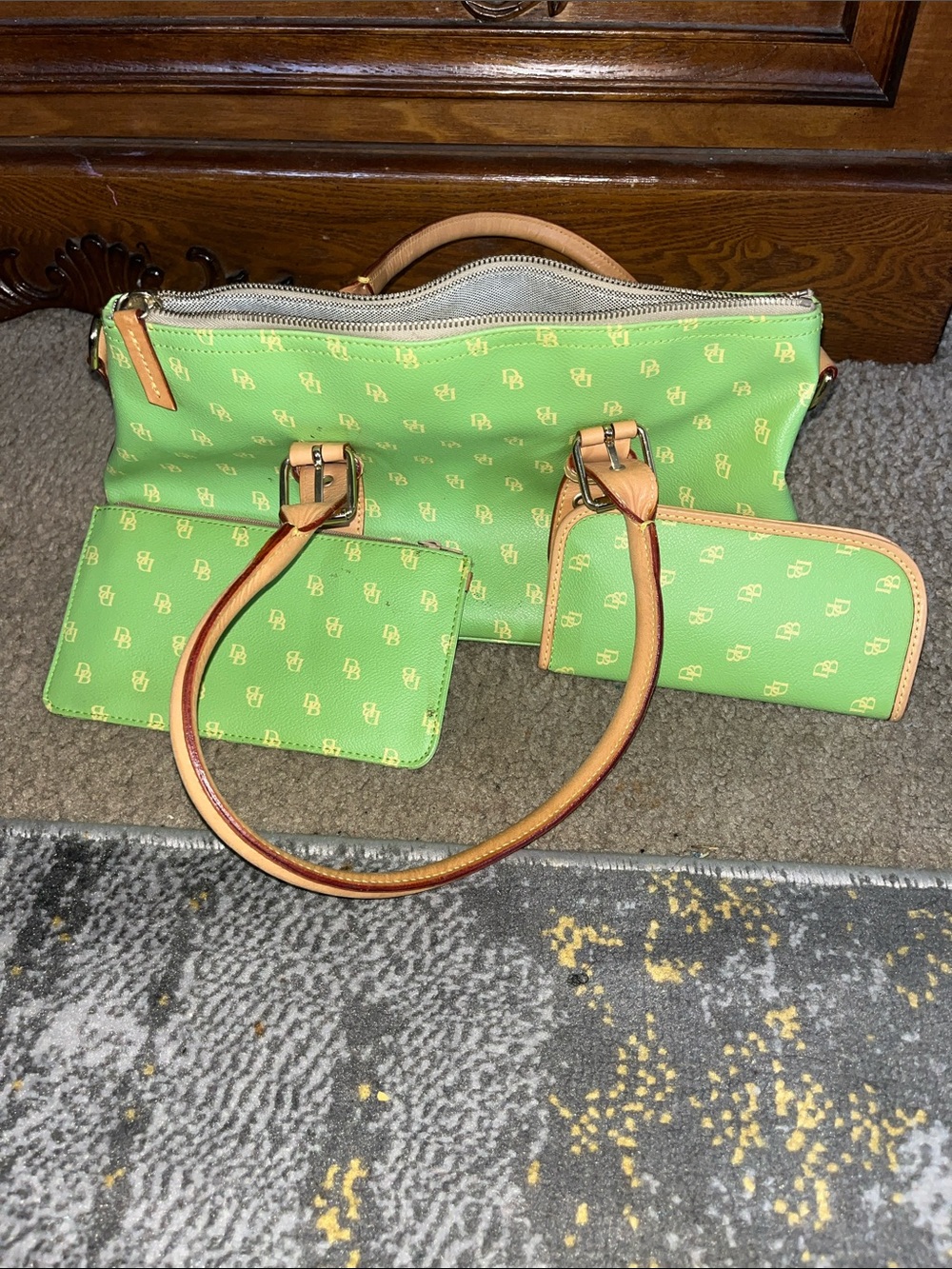 Vintage Dooney & Bourke Green Tote with Tan Trim - Picture 4 of 4